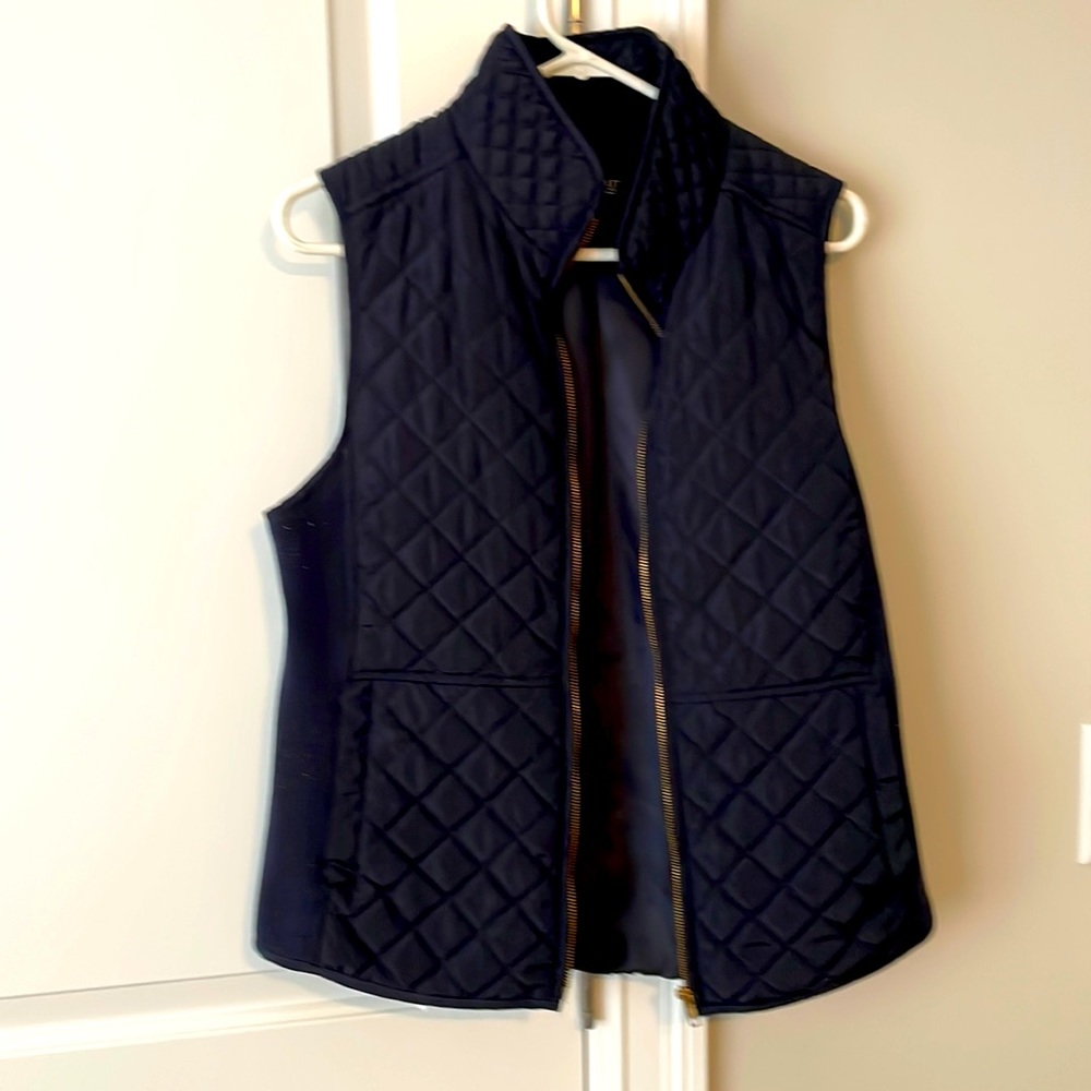 Medium navy quilted vest